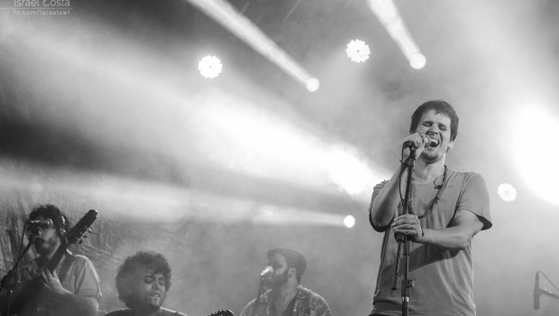 Banda Seu Chico será a primeira a se apresentar no palco externo neste domingo (Foto: Reprodução)